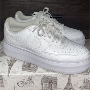 Women’s Nikes size 9.5